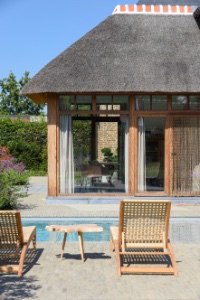 poolhouse naast het zwembad