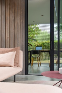 interieur van het poolhouse naast het zwembad