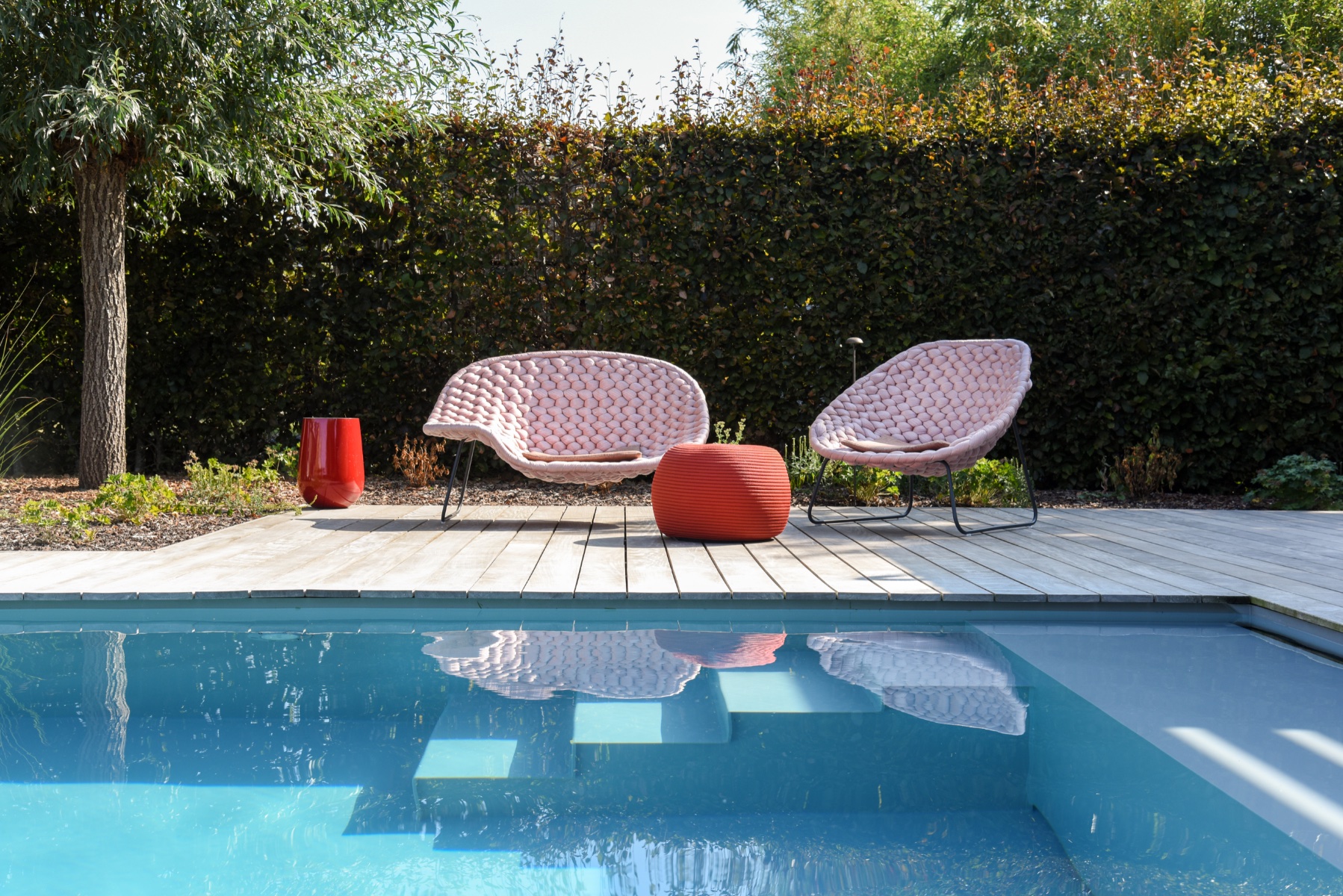 terras van zwembad met Unicus-poolhouse