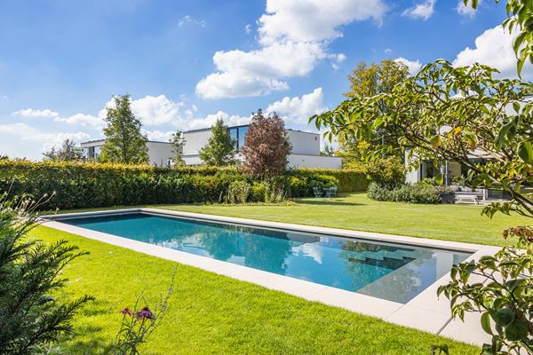 Exclusief-antraciet-hoogwaterlijn-zwembad-in-PPC-te-Drongen-5